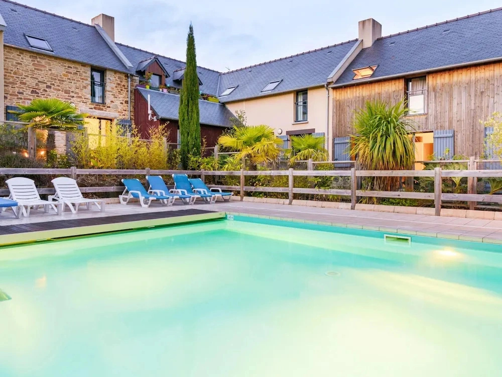 Coastal Apartment Escape in Cancale