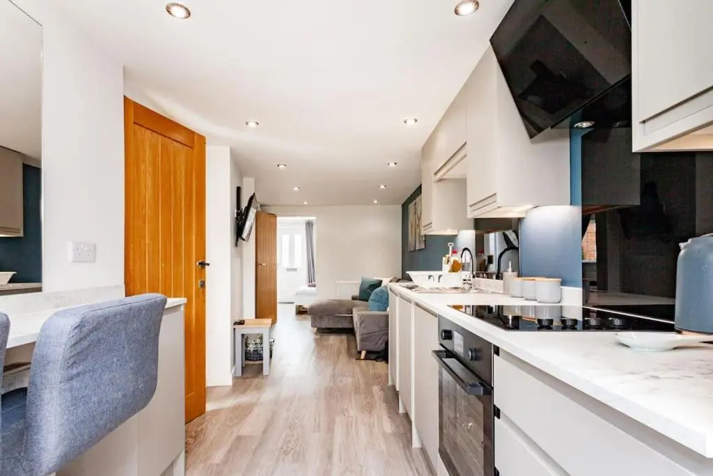 One bedroom apartment close to bracknell station with parking