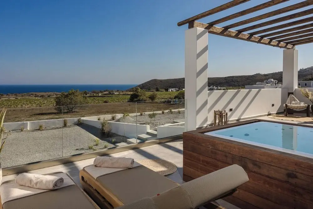 Acro Caldo Suites