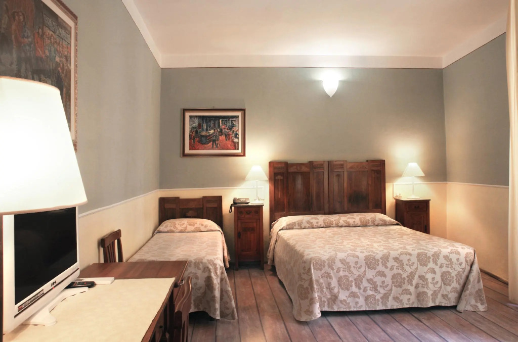 Hotel Azzi