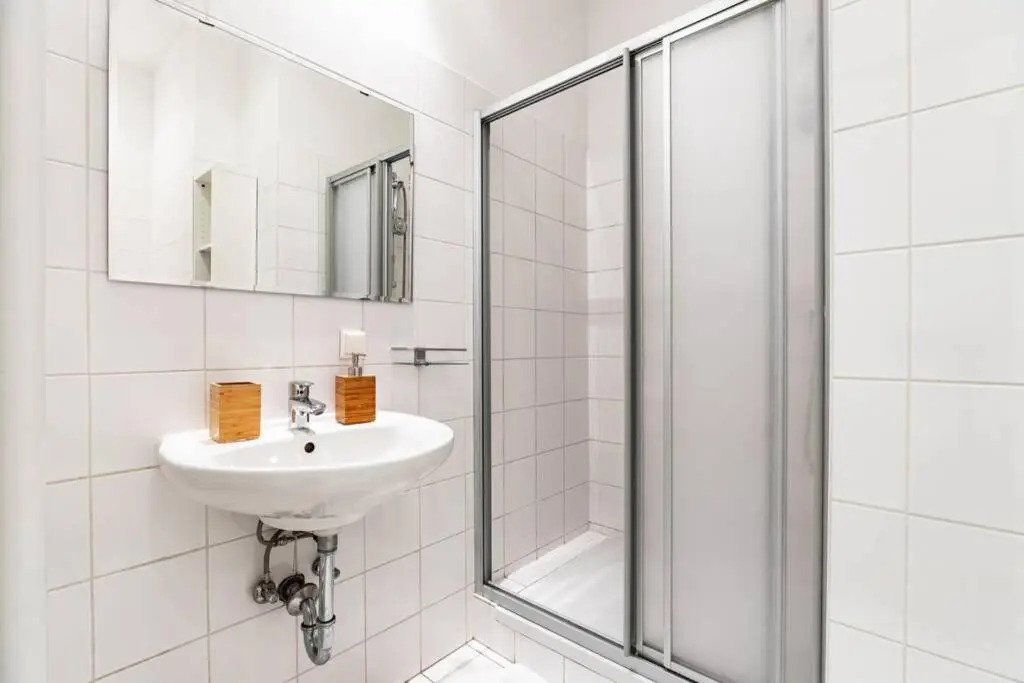 Spacious 3-Room Apt. 15 Min To the City Center