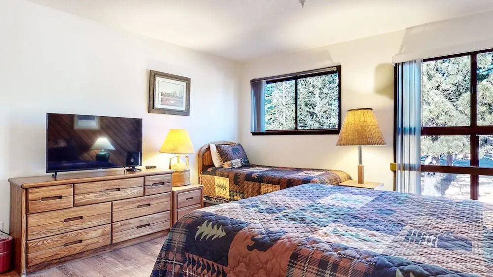 Aspen Creek #215 - Hot Tubs, Near Golf & Hiking