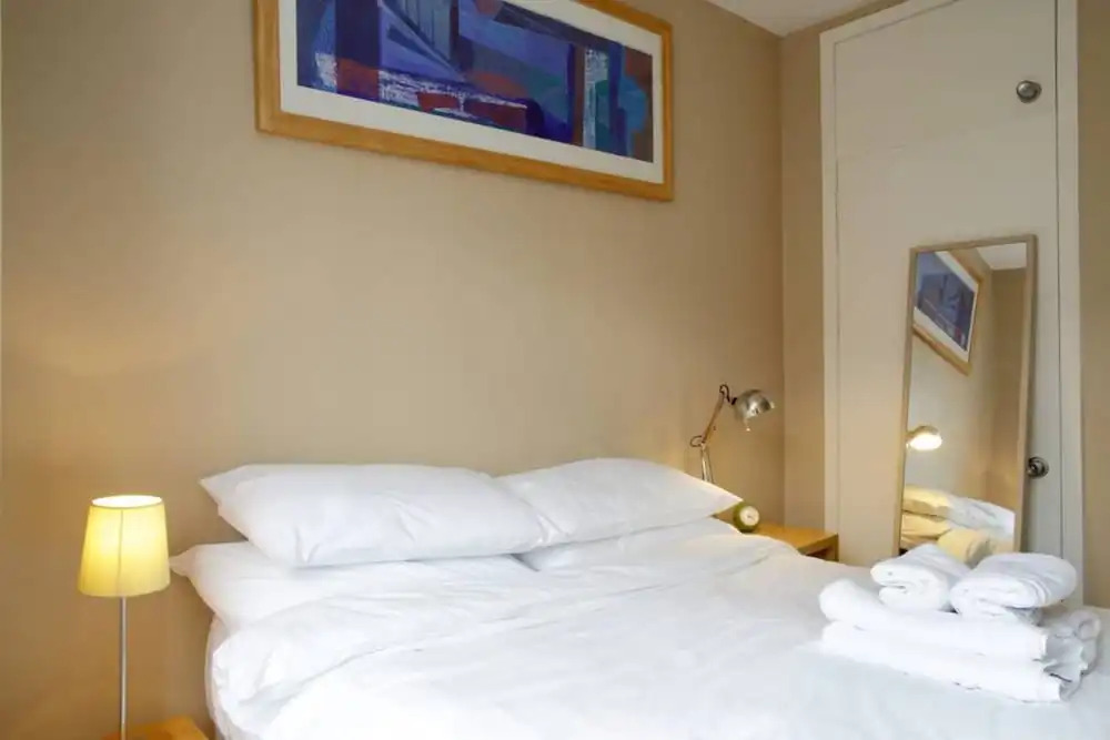 1 Bedroom Apartment In Edinburgh