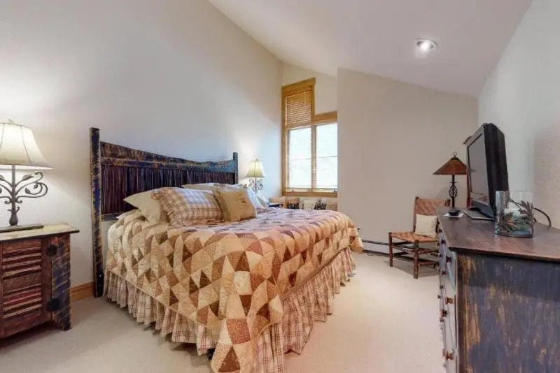 Keystone Ski Tip Town Homes 3 Bedroom Town House, Private Garage on Shuttle Route