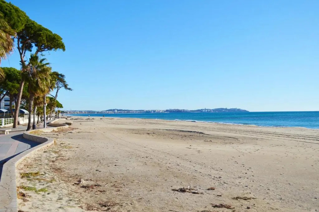 Golive Esquirol Beach
