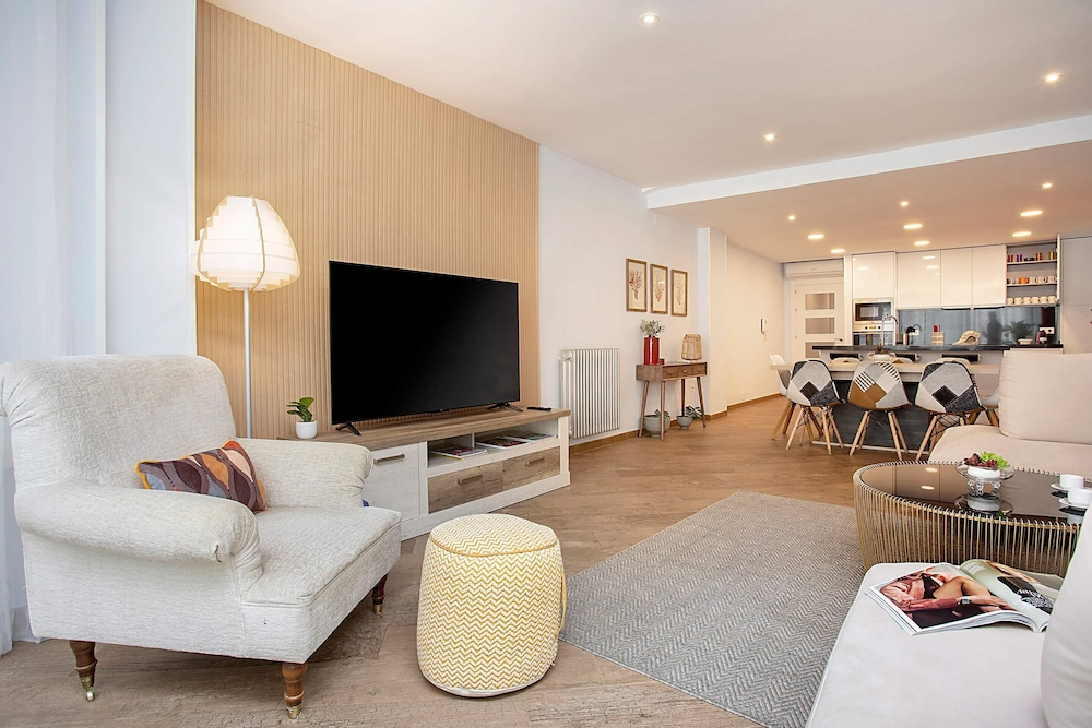 Spacious Apartment in Great Central Location. Tablas