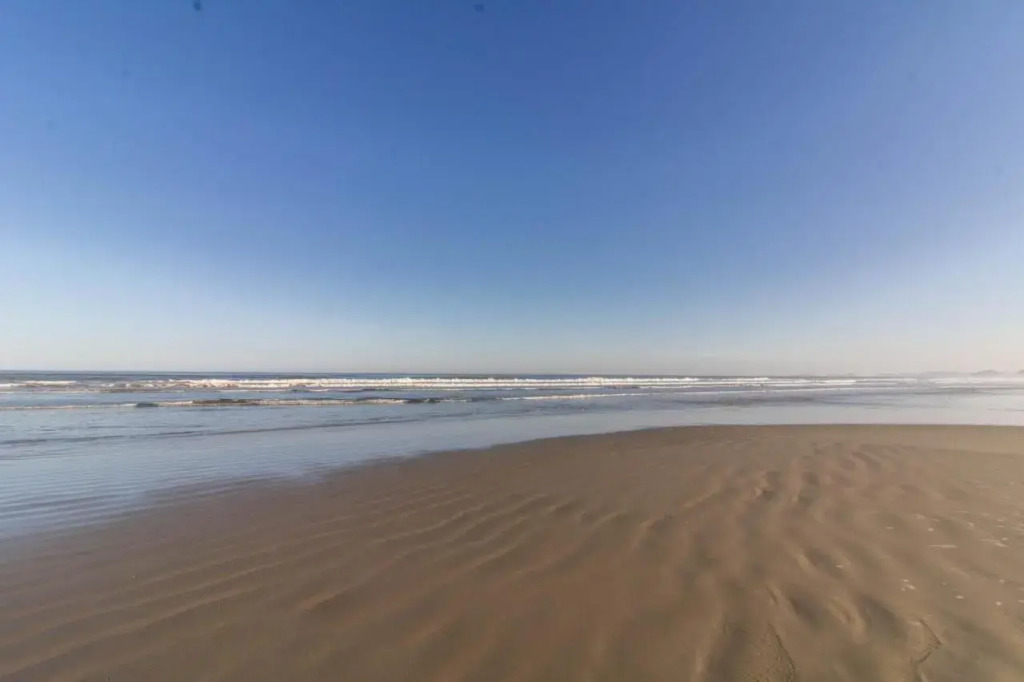 Linda Casa! Acesso privado praia Guaratuba(50mts)