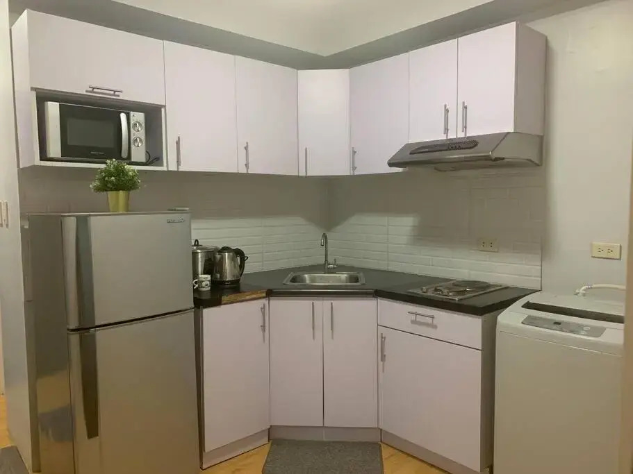 Minimalist 1 Bedroom in Alabang near Molito and ATC with WiFi & Netflix m