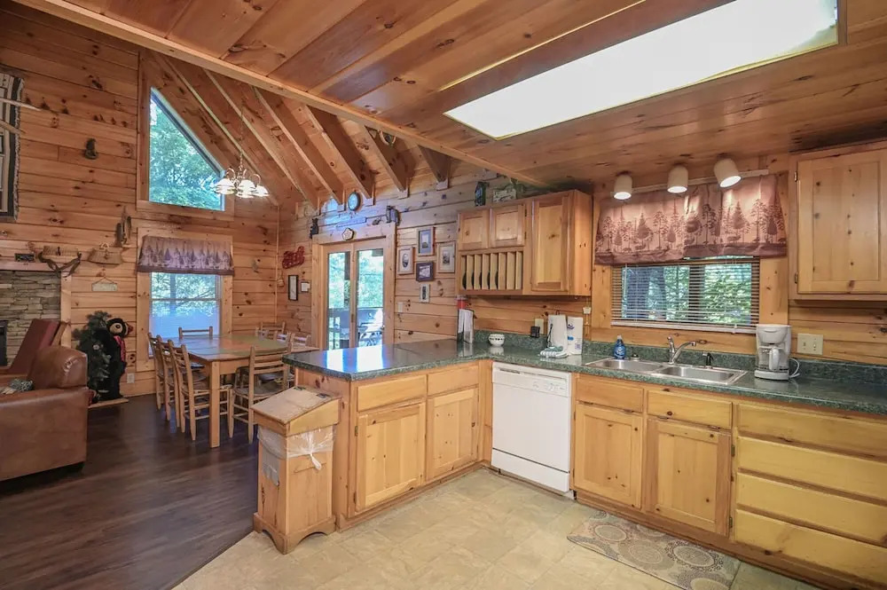 Pirates Cove by Heritage Cabin Rentals