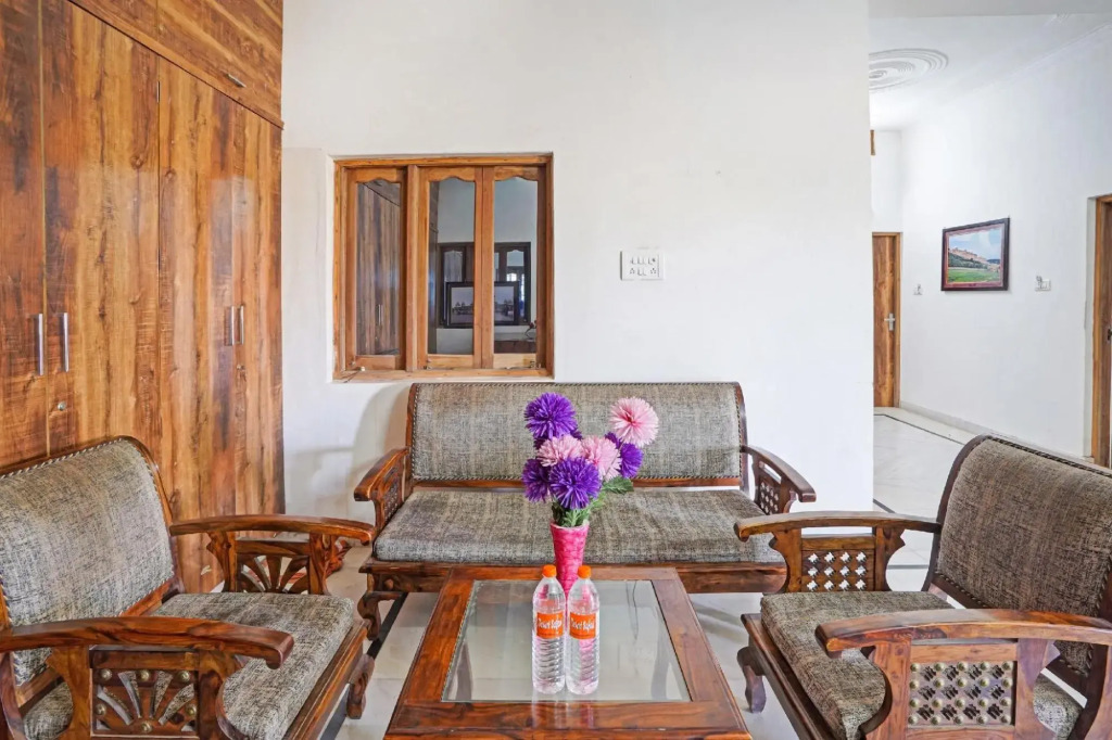 OYO Flagship 70101 The Royal Bharti Hotel