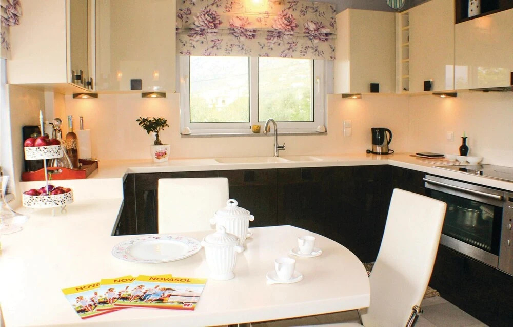 Nice Home in Mikra Mantineia With Wifi and 4 Bedrooms