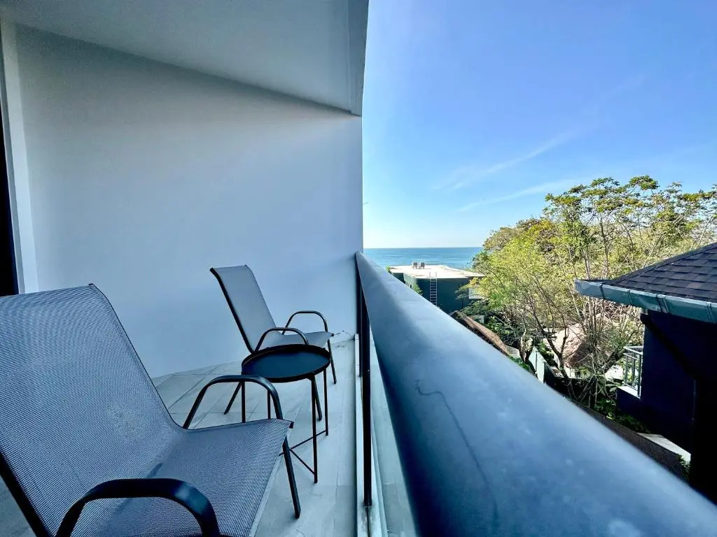 Escape Condominiums Beachfront Suites - Mae Phim