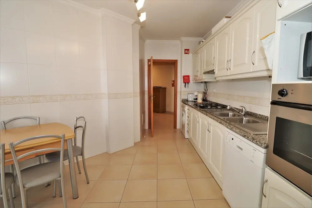 Lovely 2 -bedroom Vacation Apartment In Quarteira