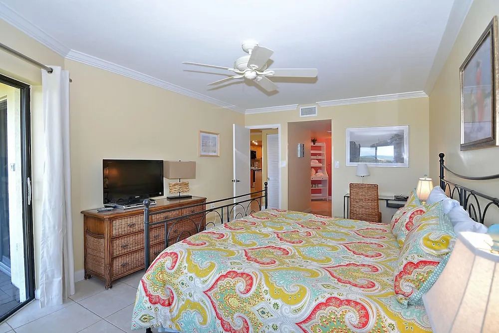 Land's End 202 Building 7 Beachfront Condo / Awesome Views!