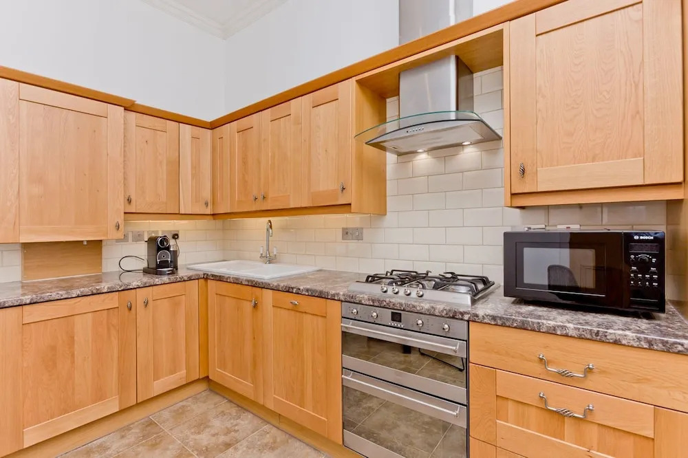 2 Bedroom Penthouse Apartment Sleeps 4
