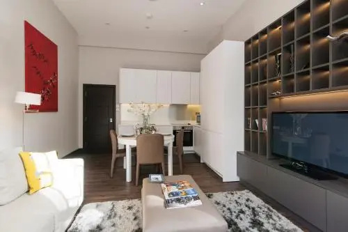 Kensington Garden View Apartment