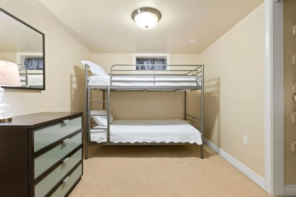 5 Bedroom Perfect Location to see the City and Ski Resorts