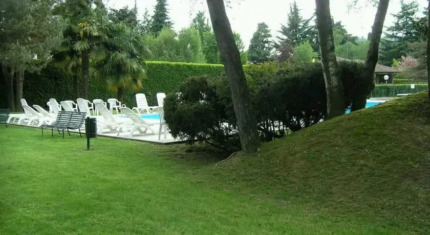 Villa con piscina e campo da tennis