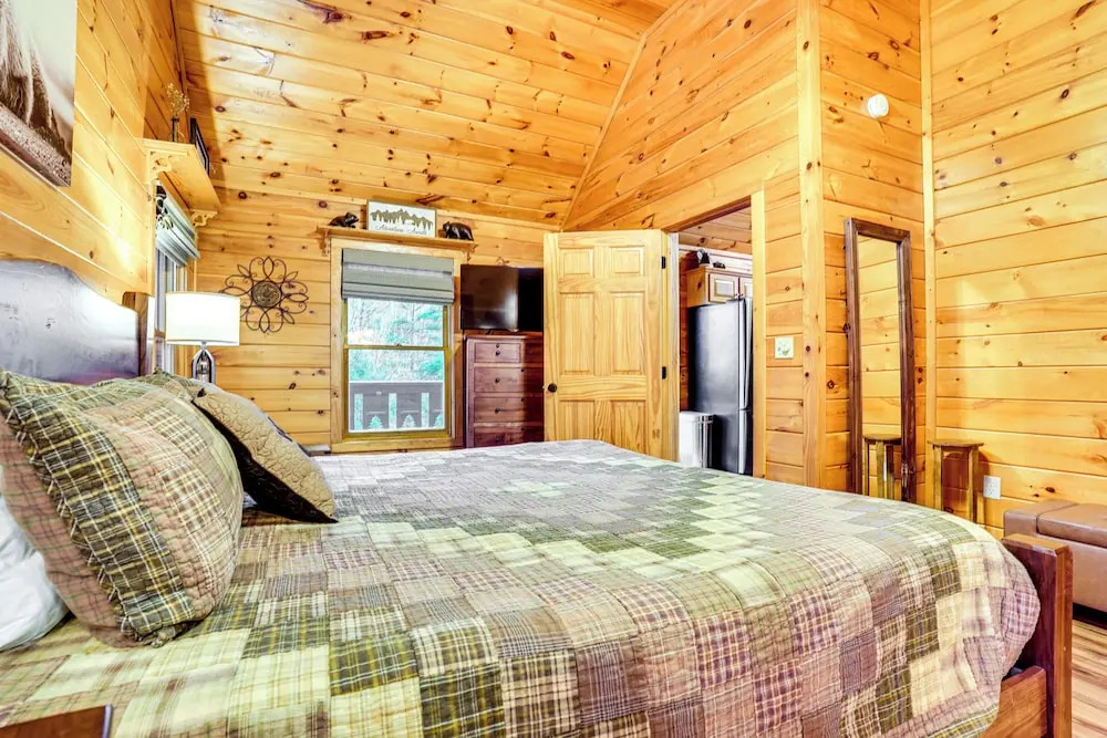 2-tier Deck & Hot Tub: Quiet Sevierville Cabin