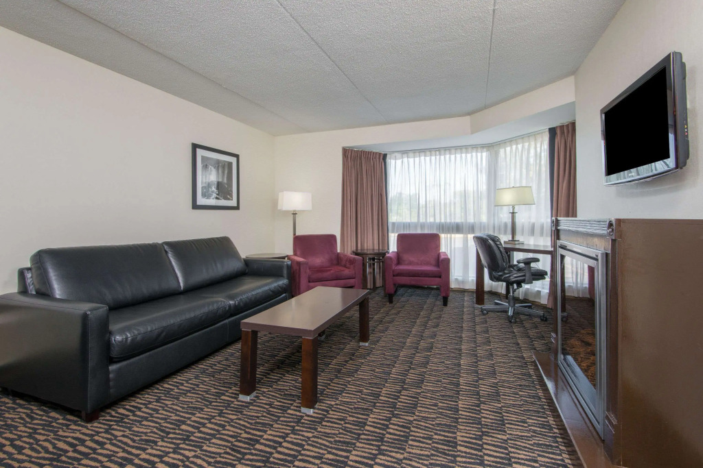 Ramada Plaza by Wyndham Niagara Falls