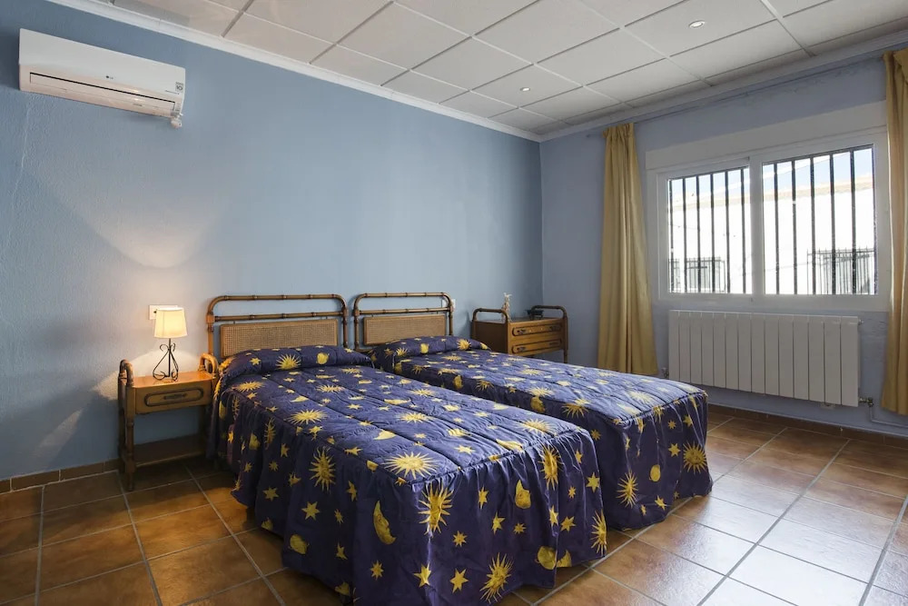 Remarkable 5-bed Villa in Fortuna