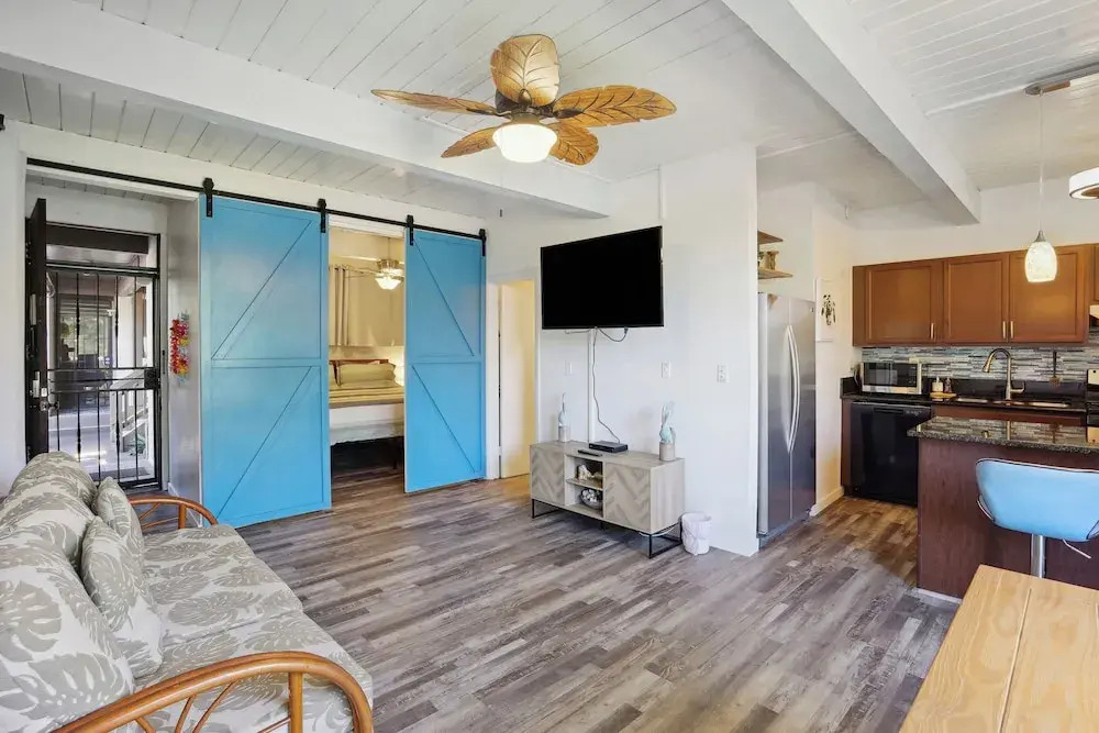 < 1 Mi to Beach + Town! Airy Kailua-kona Condo