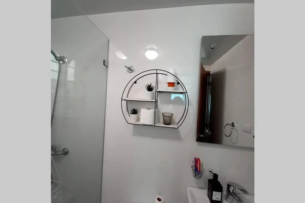 Confortable apartamento de 3 tres habitaciones, con hermosa vista de area verde, ademas de piscinas y juegos infantiles en area recreativa