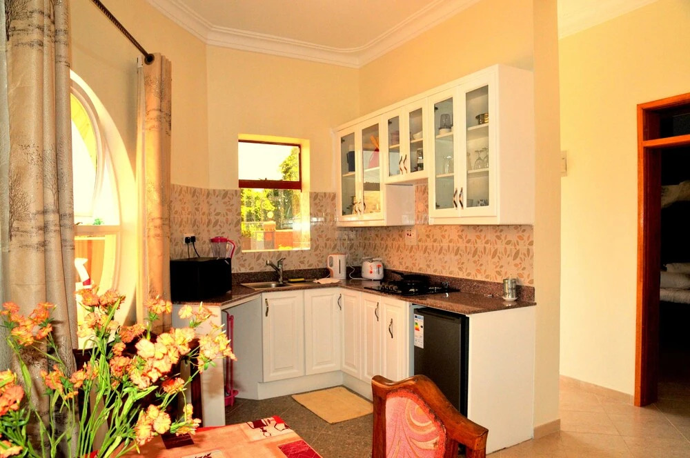 Victoria Lake View Guesthouse & Safaris