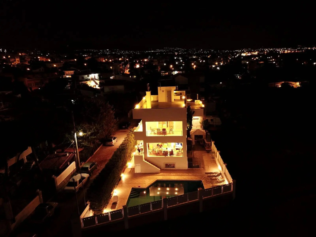 Villa dIrene-near athens airport , 200 meters from the beach davis