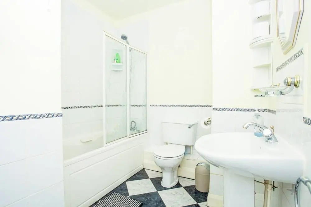 2 Bedroom Apartment 15 Minutes From City Centre