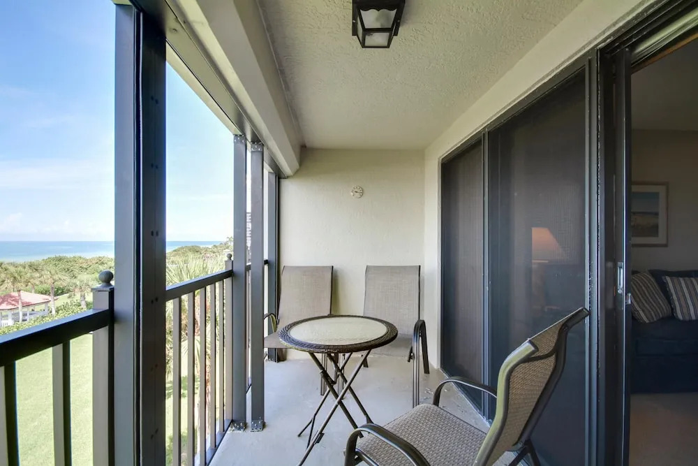 Land's End 402 Building 7 Fully Updated / Beachfront Condo!