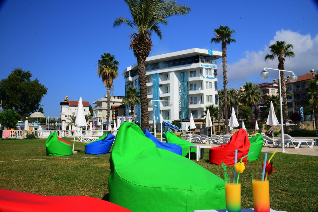 DeMANOR HOTEL ADULT ONLY