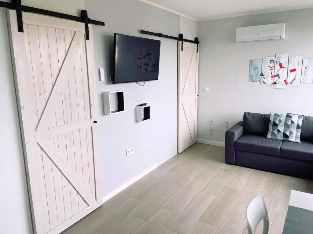 Lakeside Family & Studio Apartments