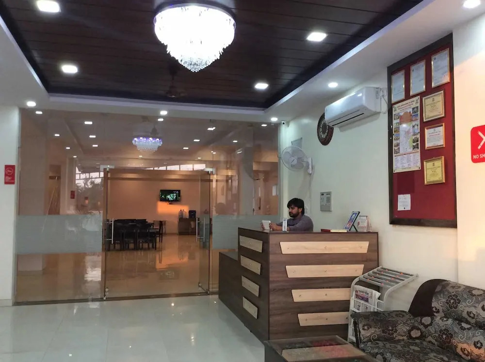 Fabhotel Shiv Palace