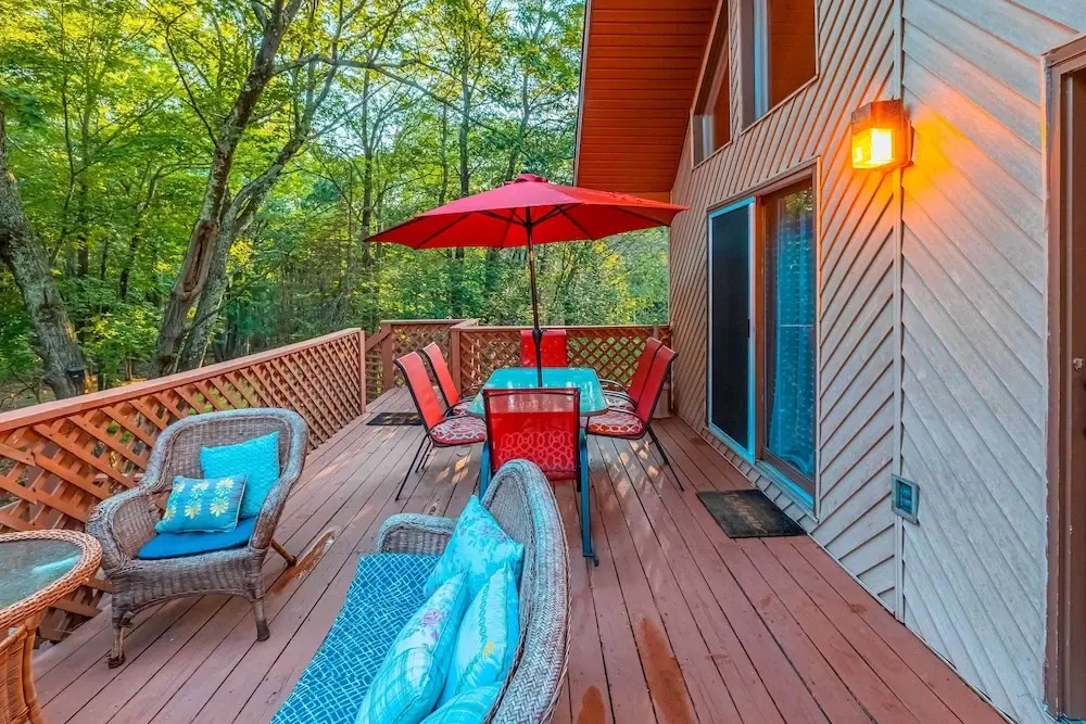 3 Mi to Slopes! Poconos Chalet w/ Hot Tub & Sauna