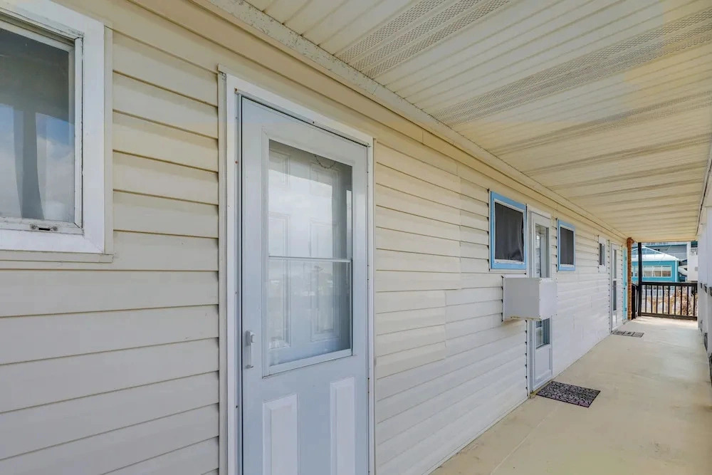 Walk to Beach! Ocean City Haven w/ Balcony & Views