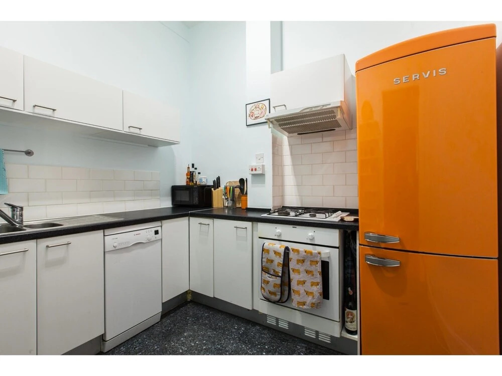 Spacious Leith Flat For 4 W/ Skyline View