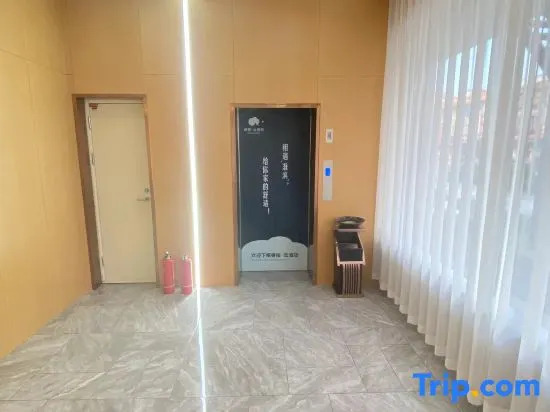 Haven Smart Hotel  (Xinyang Huaibin Minzheng Road Branch)