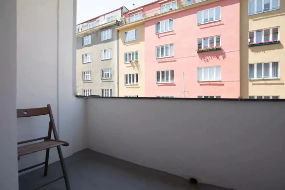 Chic And Spacious Buzulucka Apartment
