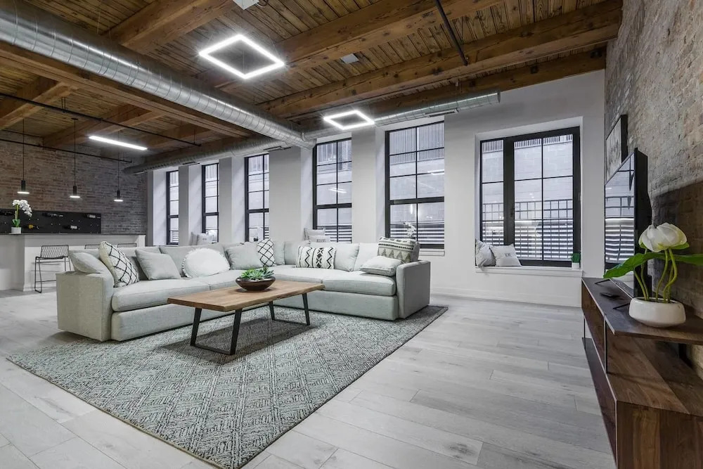 3 BDR Downtown Luxury Loft-spacious, Safe & Secure