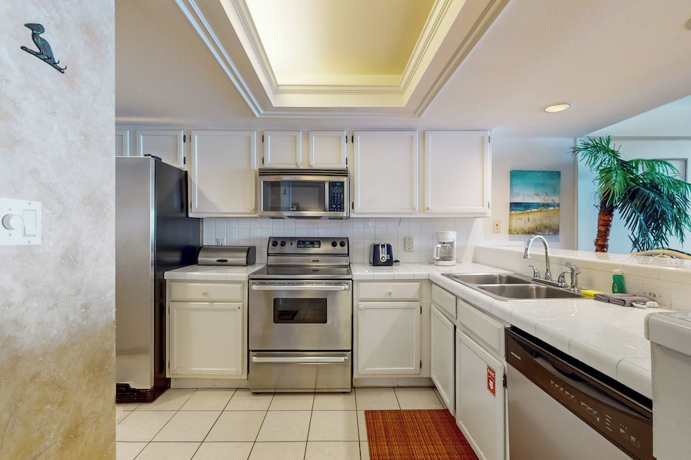 Shorefront Resort Retreat: Suntide III - Unit 1002