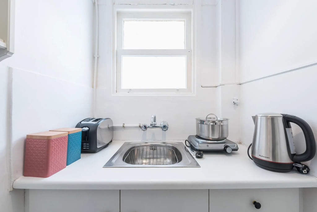 Cute and central apt for 3