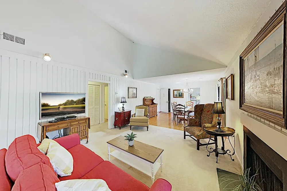 New Listing! Kiawah Hideaway - Steps To Beach 2 Bedroom Cottage