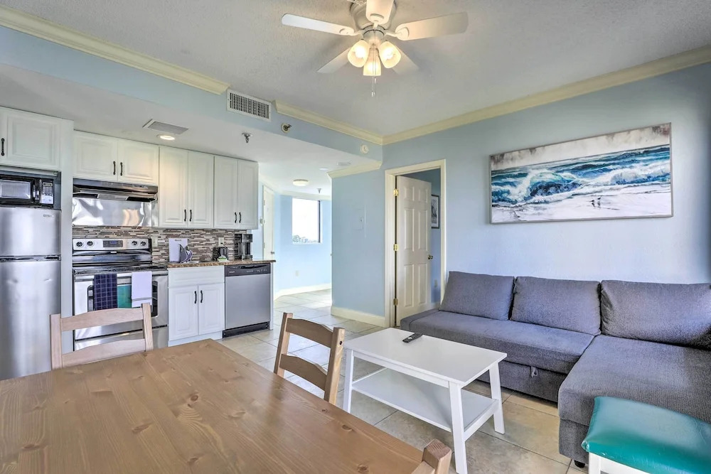 Orlando Condo w/ Balcony: 1.3 Miles to Universal!