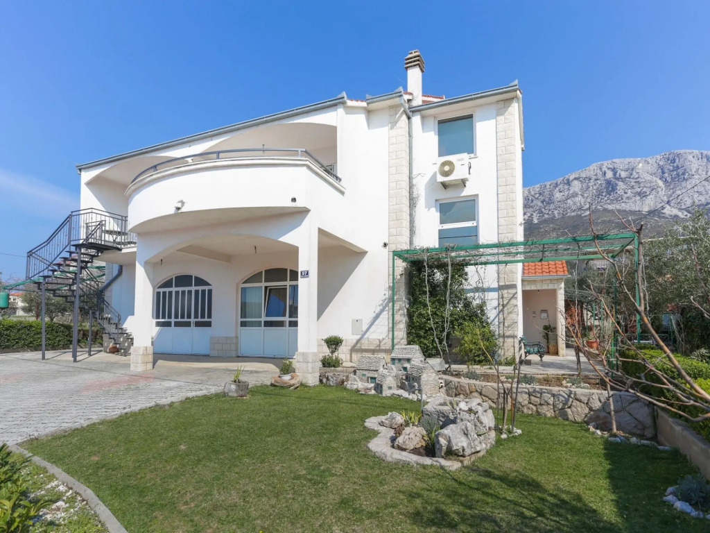 Apartment in Katel Gomilica Near Beach