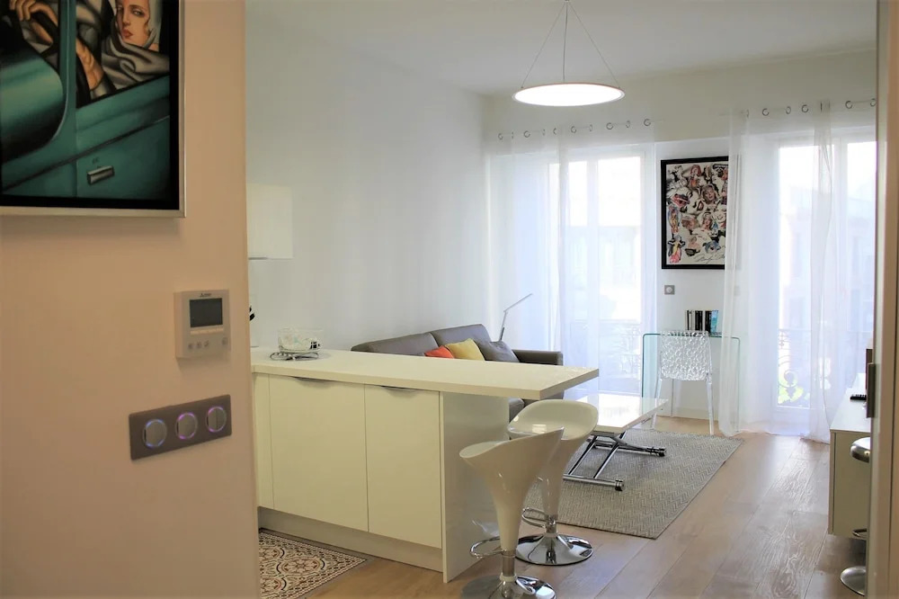 Viva Riviera Modern Brand New 1 Bedroom Palais Foch