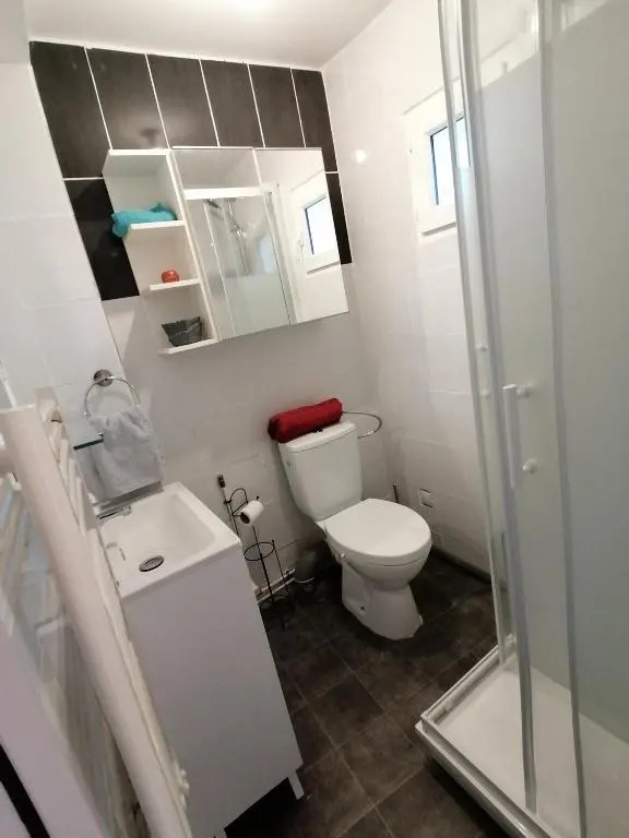 Charmant appartement indépendant, 5 mn de Rouen, avec terrasse.
