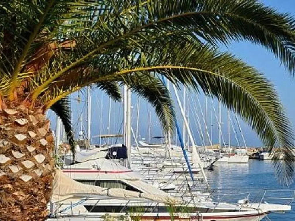Appartement Le Lavandou, 1 pièce, 4 personnes - FR-1-251-236