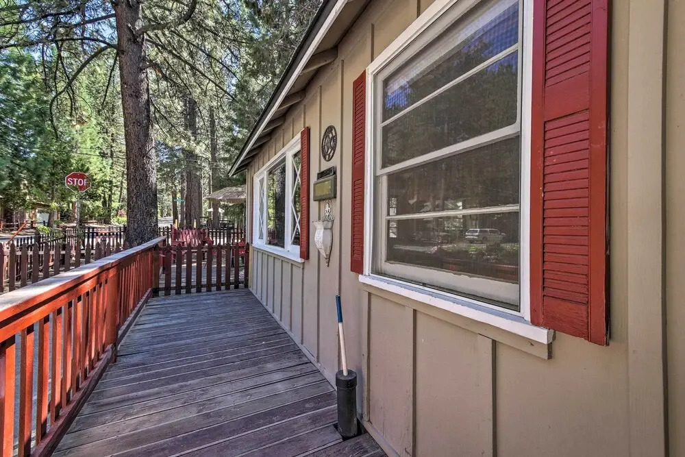 < 3 Mi to Lake: Pet-friendly Big Bear Cabin