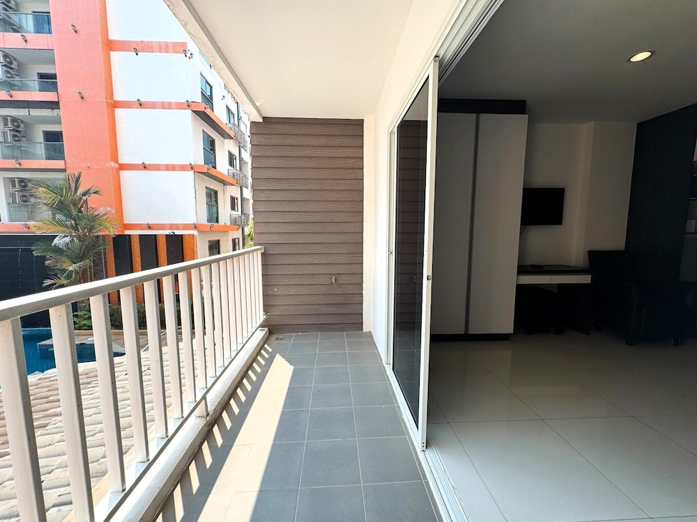 Cozy Pool-view Studio With Balcony - New Nordic VIP 3, Pratumnak